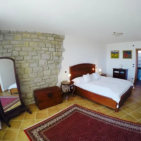 Bellavista Apartment *