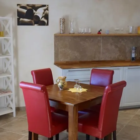 Bellavista Apartment *
